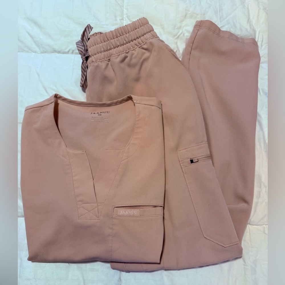 Jaanuu Blushing Pink Scrub Set XS/S
